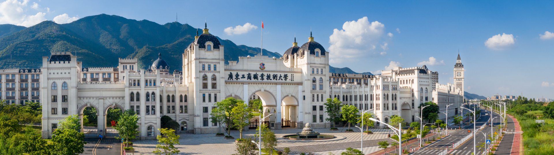 學校正大門